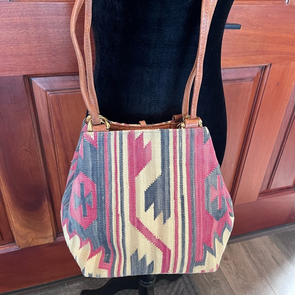VINTAGE BOHO Western Kilim Crossbody Bucket Bag Leather Embossed Strap & Tassel - Picture 5 of 11